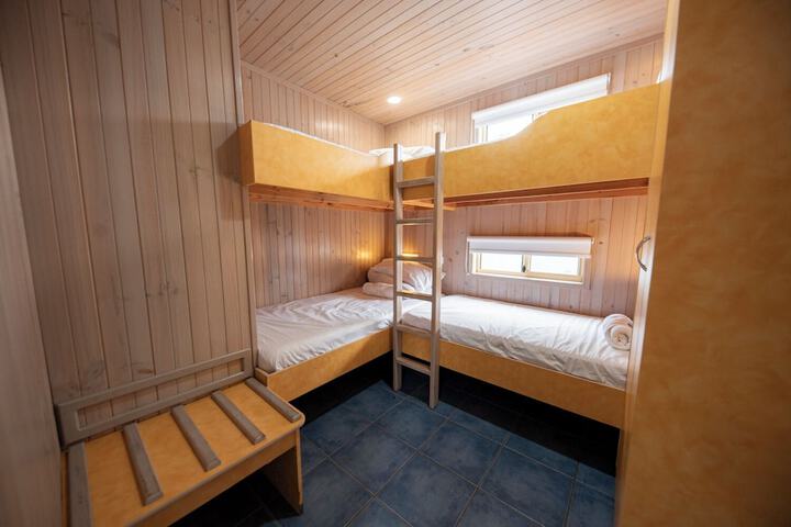 Room 35 of 154