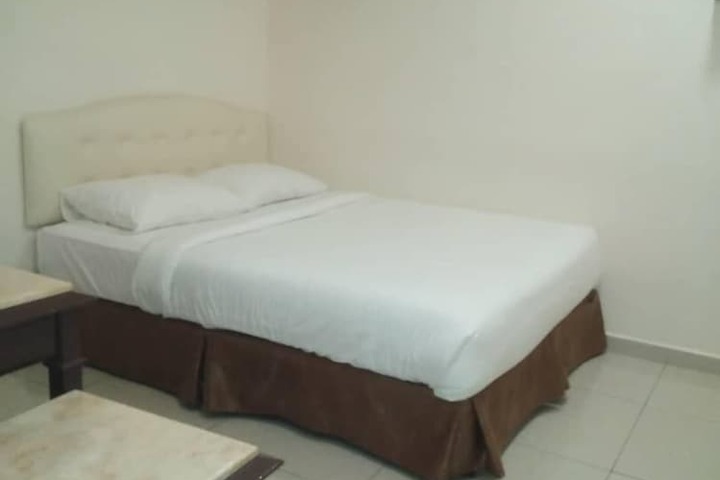 Room 5 of 18