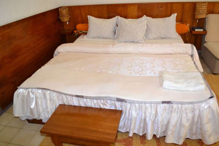 Room 9 of 28