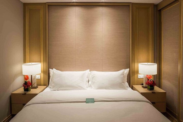 Room 10 of 38