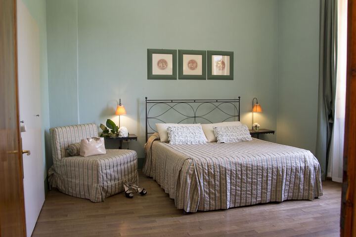 Room 3 of 46
