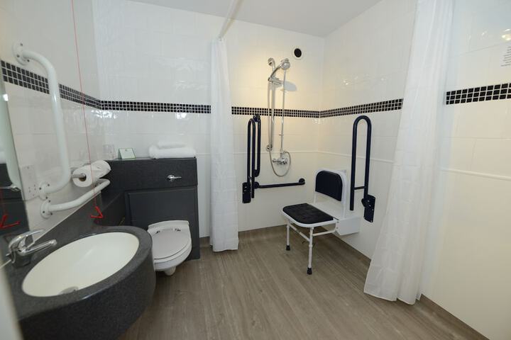 Room 33 of 70