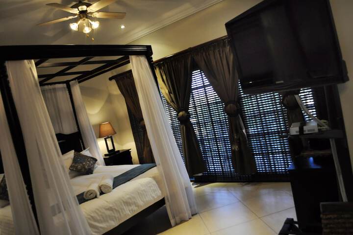 Room 3 of 90