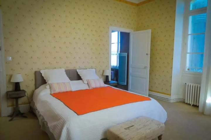 Room 4 of 15