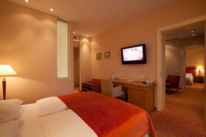 Room 13 of 51