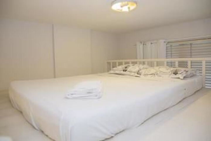 Room 5 of 18