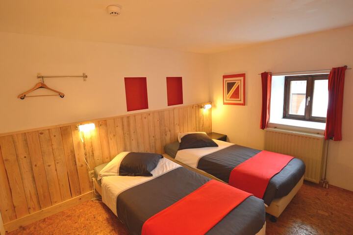 Room 6 of 44