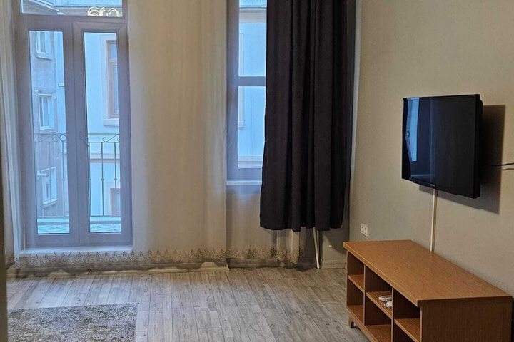 Room 10 of 204