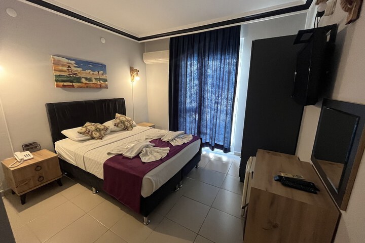 Room 13 of 42