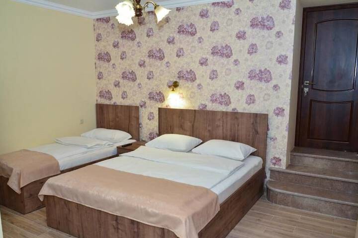 Room 6 of 13