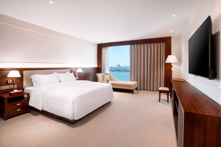 Room 5 of 42