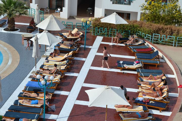 Sundeck 47 of 50