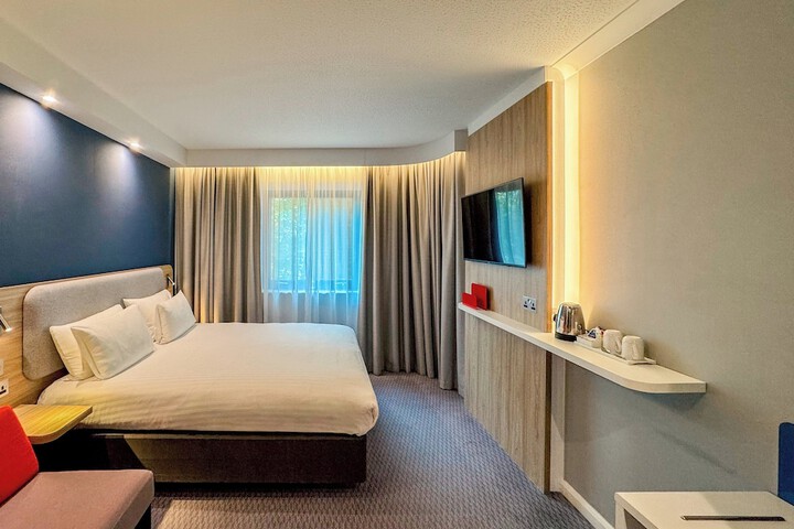 Room 14 of 80