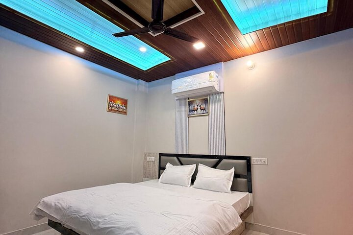 Room 18 of 33