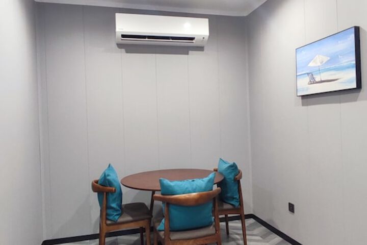 Room 11 of 16
