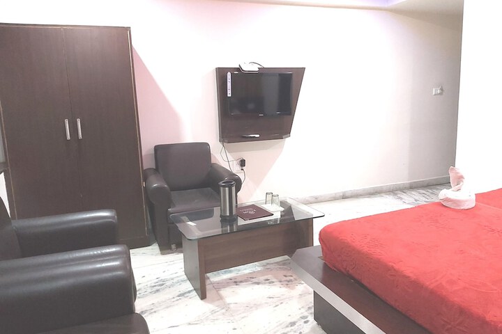 Room 13 of 30