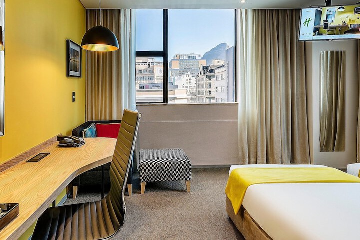 Room 8 of 76