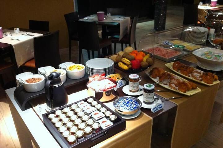 Breakfast/Coffee Service 45 of 47