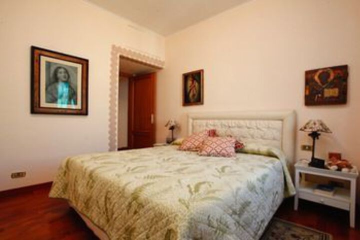 Room 6 of 22