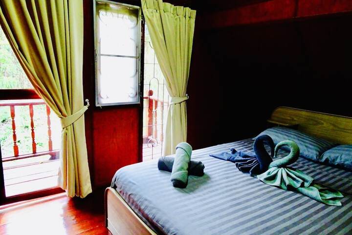 Room 21 of 296
