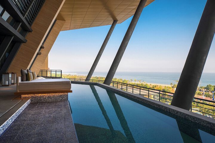 Pool 70 of 151