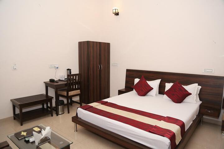 Room 15 of 54