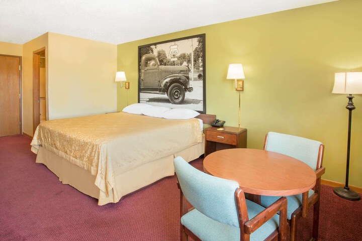 1 King Bed (7 of 11)