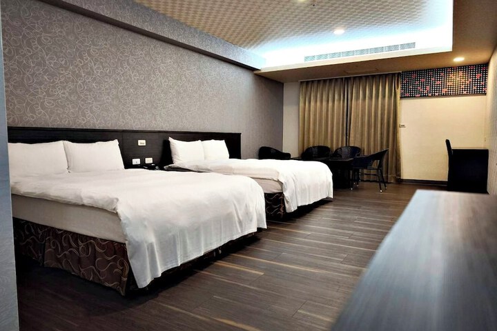 Room 9 of 19