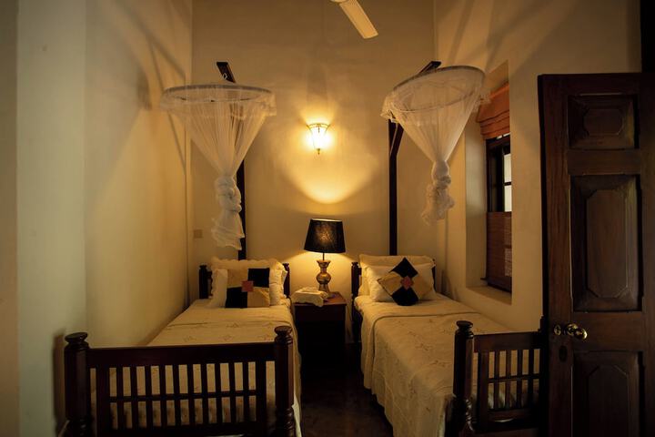 Room 4 of 16