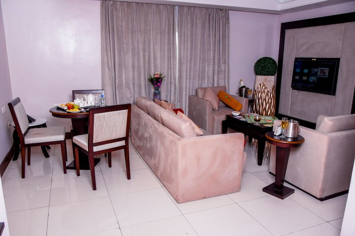Room 8 of 48