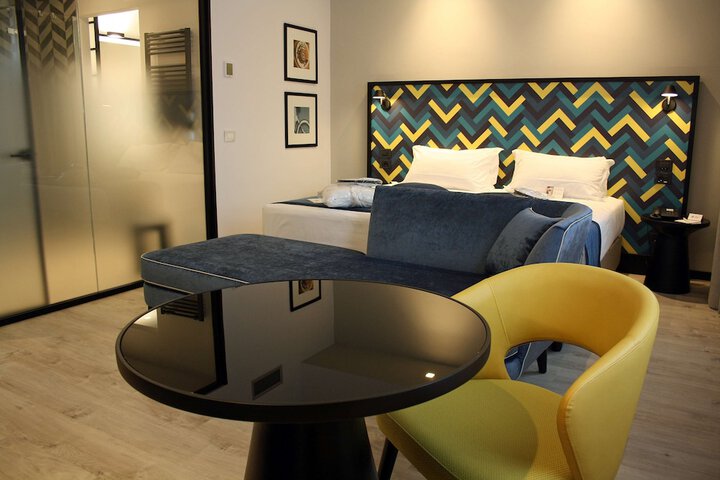 Room 37 of 65