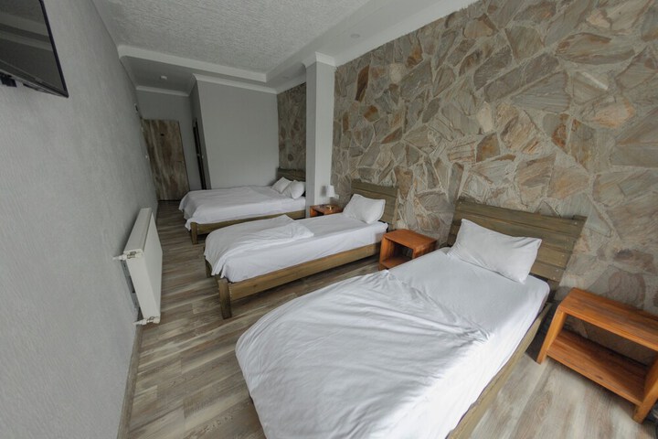 Room 12 of 38