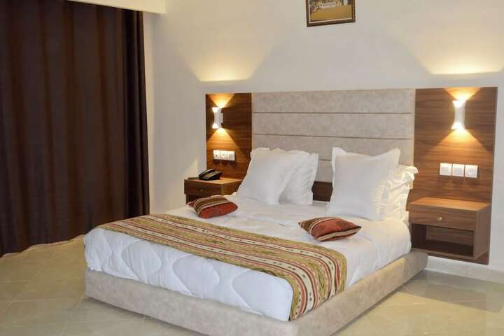 Room 6 of 16