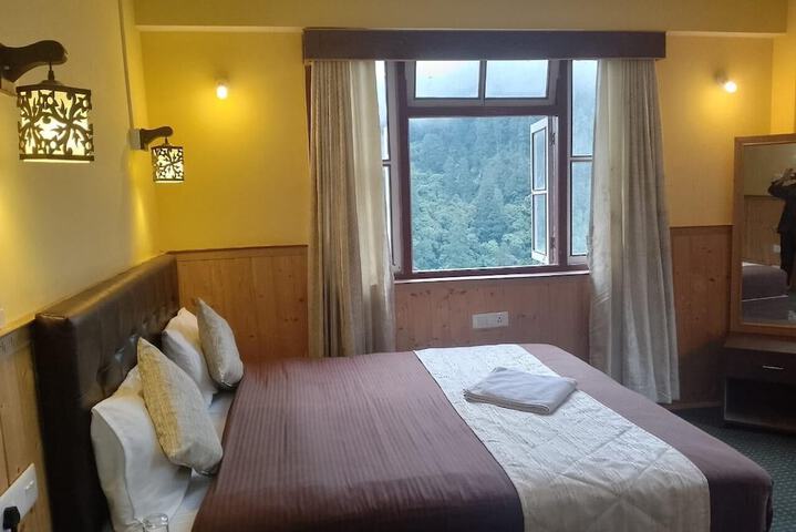 Room 17 of 65