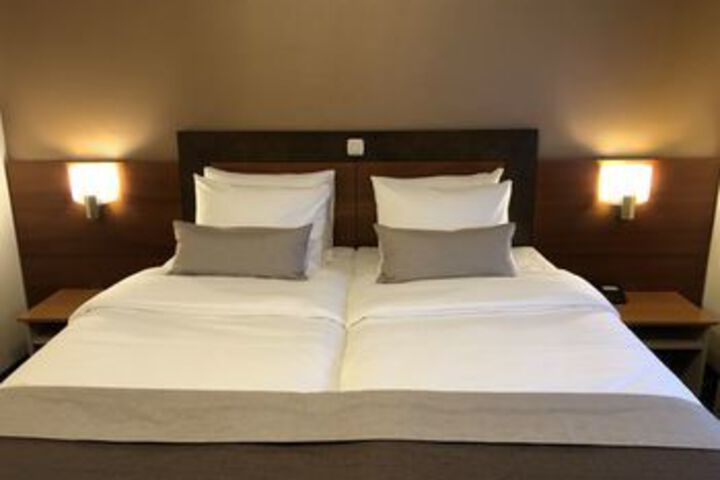 Room 43 of 77