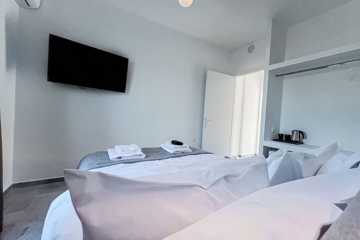Room 3 of 53