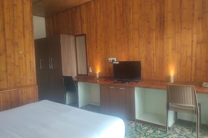 Room 5 of 50