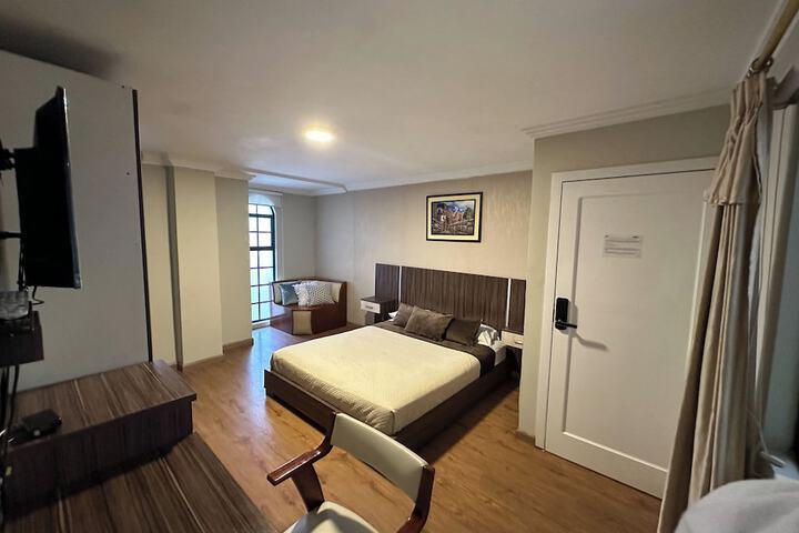 Room 37 of 144