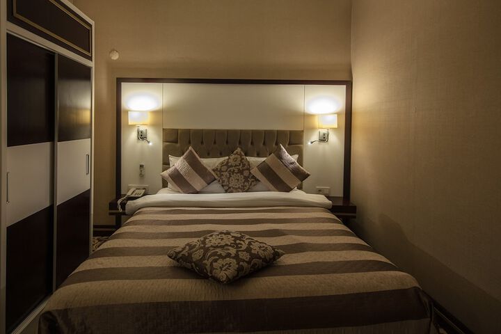 Room 3 of 6