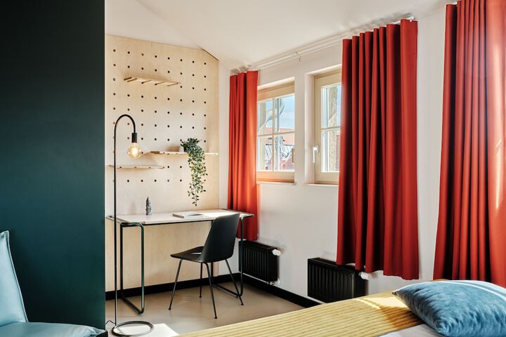 Room 6 of 31