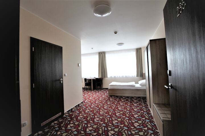 Ballroom/Hall 35 of 40