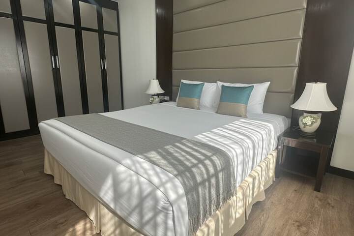 Room 9 of 38