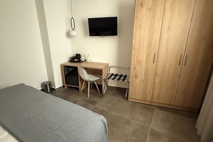 Room 26 of 76