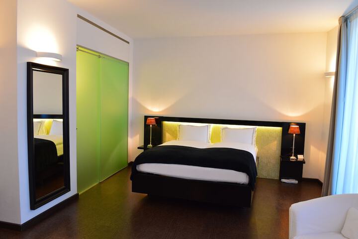Room 12 of 25