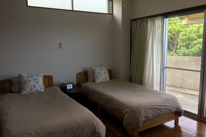 Room 4 of 17