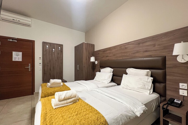 Room 32 of 68