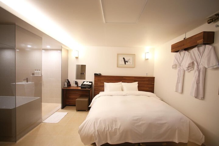 Room 21 of 31