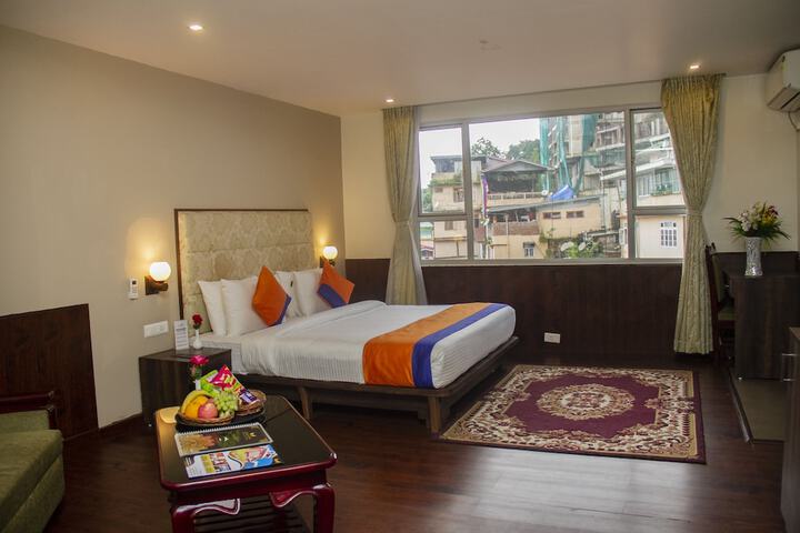 Room 15 of 37