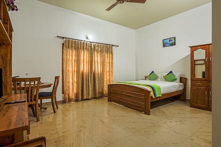 Itsy Hotels Classiyo Munnar Crown Resorts