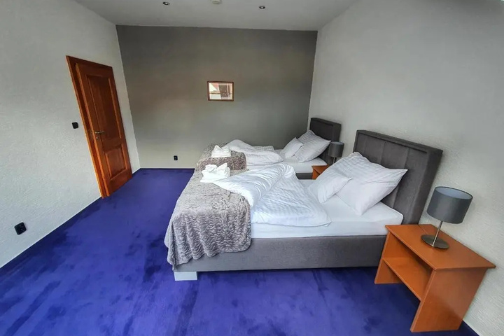 Room 8 of 25
